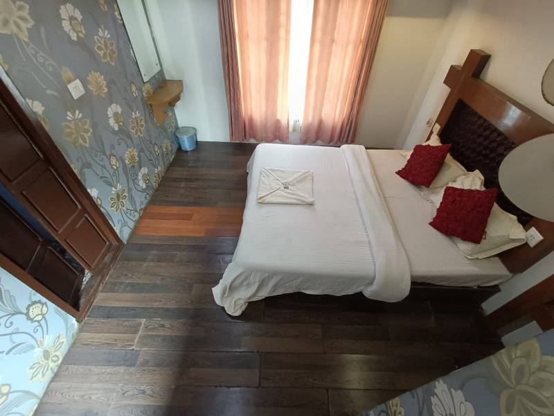 Houseboat  Stay 2 Nights