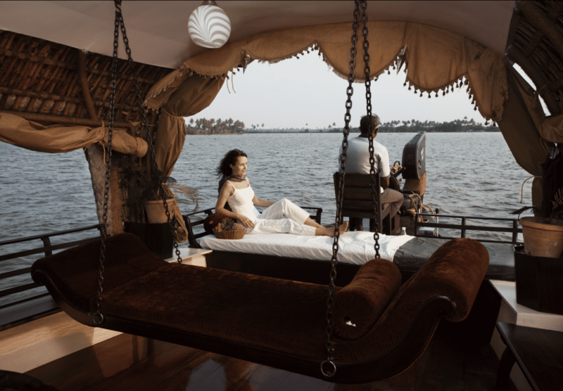 Hills & Houseboat: Munnar and Alleppey Honeymoon Package