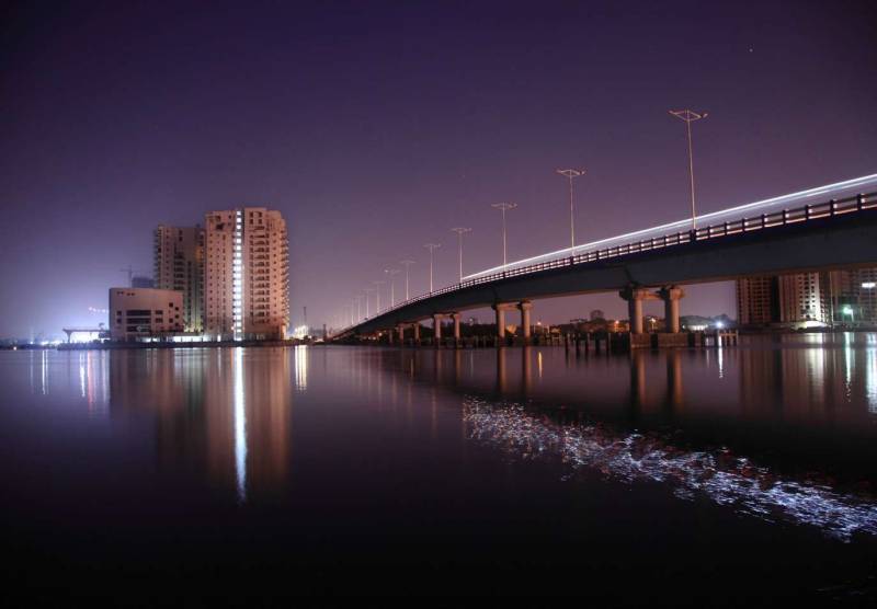 Hills & Houseboat: Munnar and Alleppey Honeymoon Package