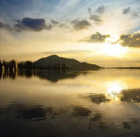 Romantic Rendezvous in Kashmir