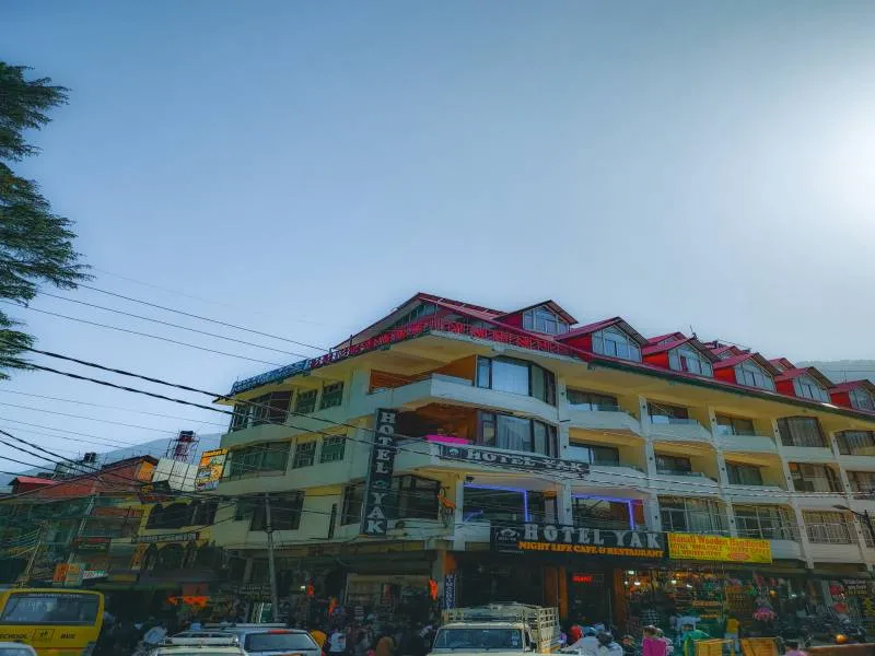 Manali Atal Tunnel Koksar Sissu  Rohtang Pass Tour Package