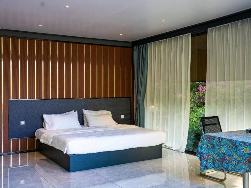 7 Days 6 Nights Beach - Safari Package