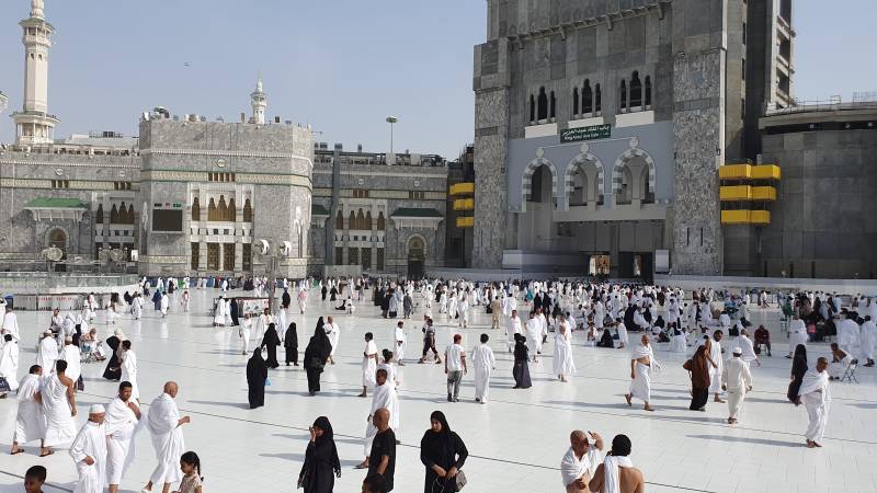 Umrah Package 14 Days