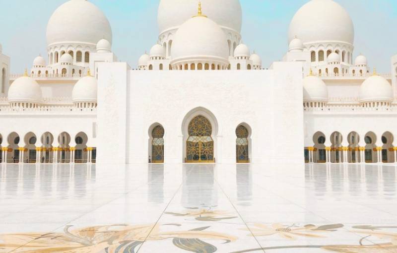 Dubai / Abu Dhabi Tour Package Arabian Marvels – Future Museum / Burj Khalifa / Dubai Mall