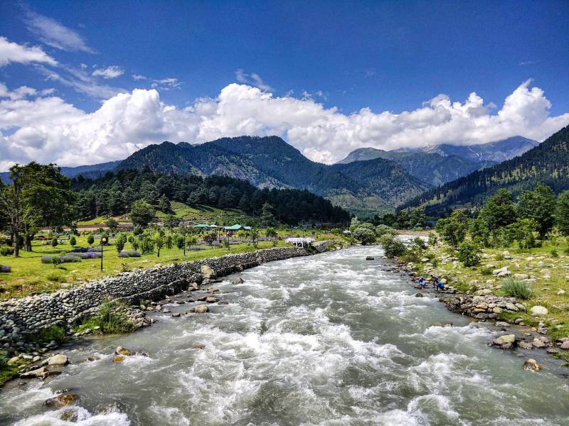 4 Nights 5 Days Kashmir Honeymoon Tour Package