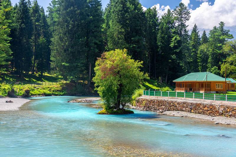 5 Nights and 6 Days Amazing Kashmir Holiday Package Cost Minimum 2 Persons