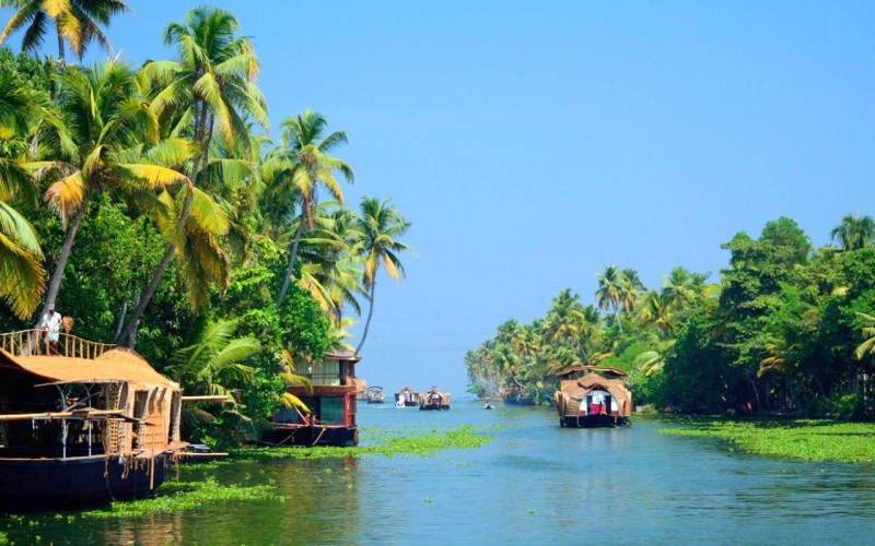 4 Night 5 Days Munnar - Thekkady - Alleppey- Kerala Package With Houseboat
