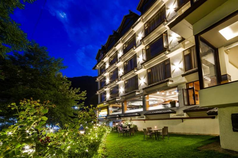 2 Nights / 3 Days Luxury Package to Manali