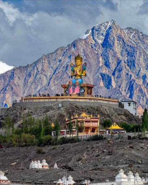 DELHI -MANALI- LEH ROADTRIP + BIKE TRIP