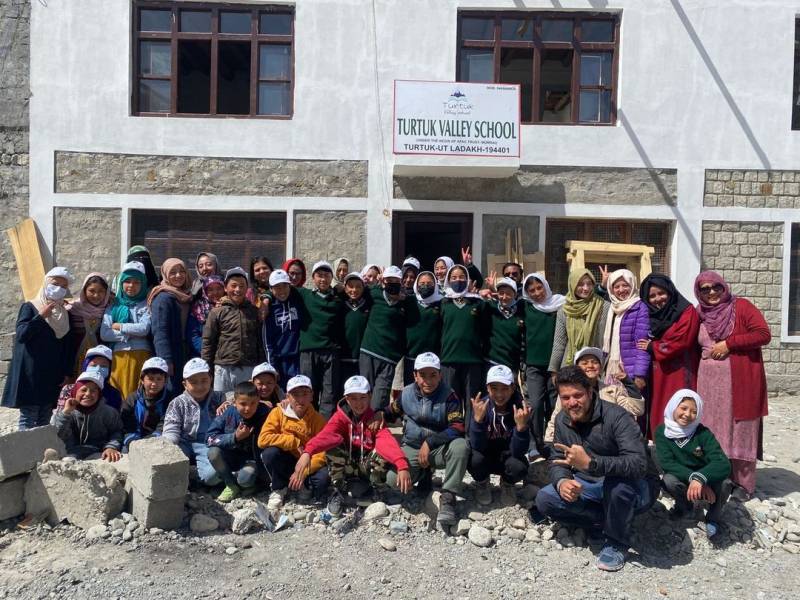 DELHI -MANALI- LEH ROADTRIP + BIKE TRIP