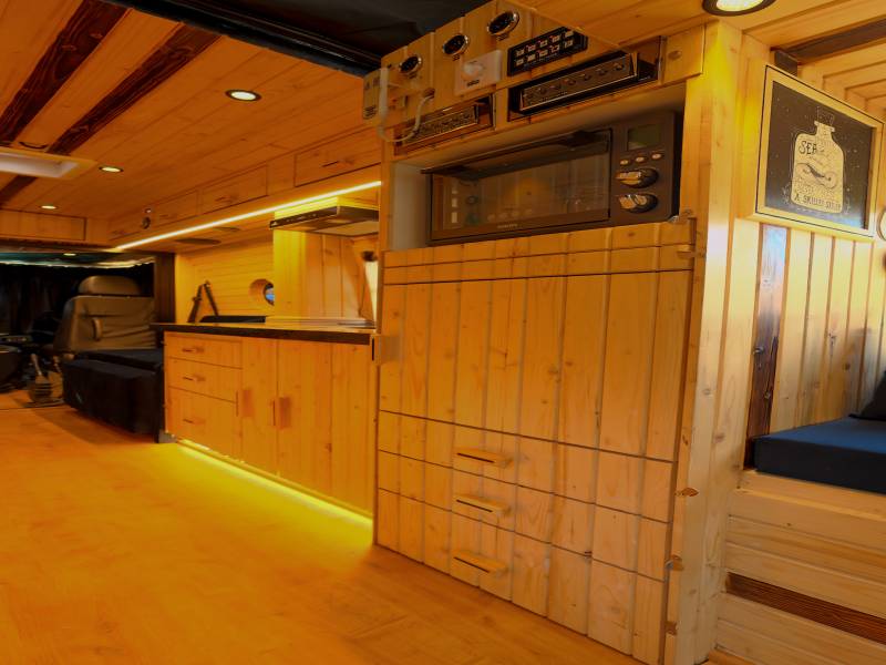 5n 6d Delhi to Bir Bling in a Campervan for 6 Adults/4 Adults + 3 Kids.