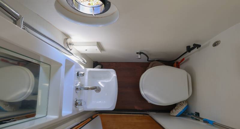 5n 6d Delhi to Bir Bling in a Campervan for 6 Adults/4 Adults + 3 Kids.