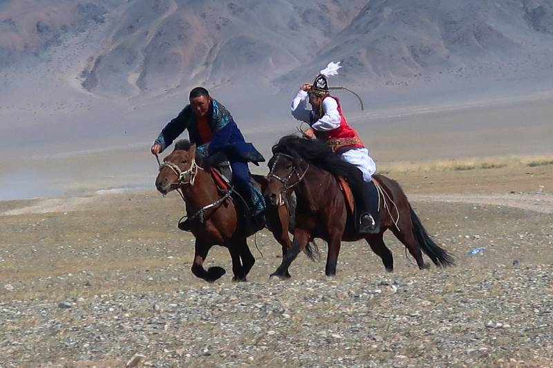 Golden Eagle Festival in Mongolia Tour