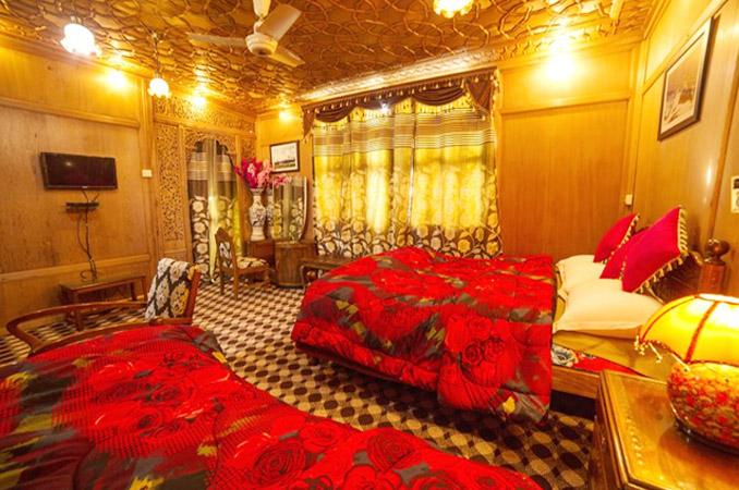 Srinagar Houseboat Packages