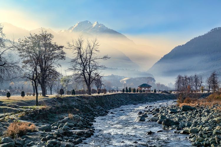 Kashmir Houseboat Tour 7 Nights - 8 Days Image