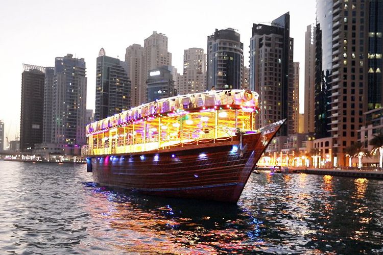 Dhow Cruise Dubai Marina Tour