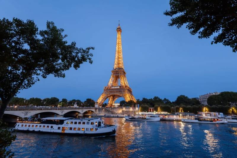 Amsterdam - Paris Holiday Package 06 Nights - 07 Days