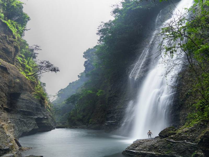 5d - 4n Memorable Meghalaya Adventure Honeymoon Package Tour Riverside Night Camp and Bonfire