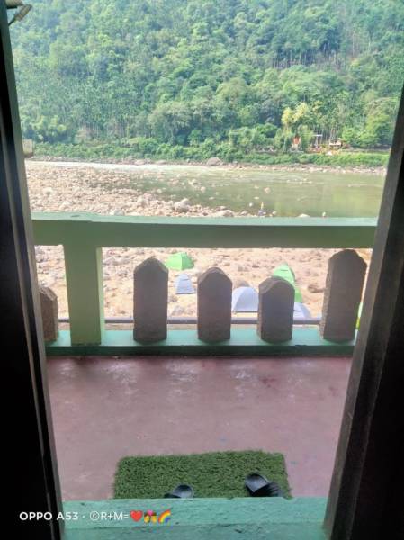 5d - 4n Memorable Meghalaya Adventure Honeymoon Package Tour Riverside Night Camp and Bonfire