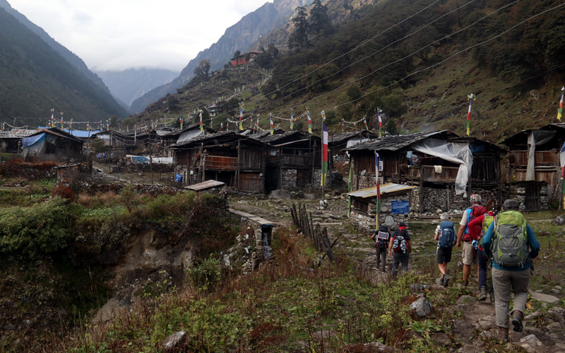 Lumba Sumba Pass Trek Tour