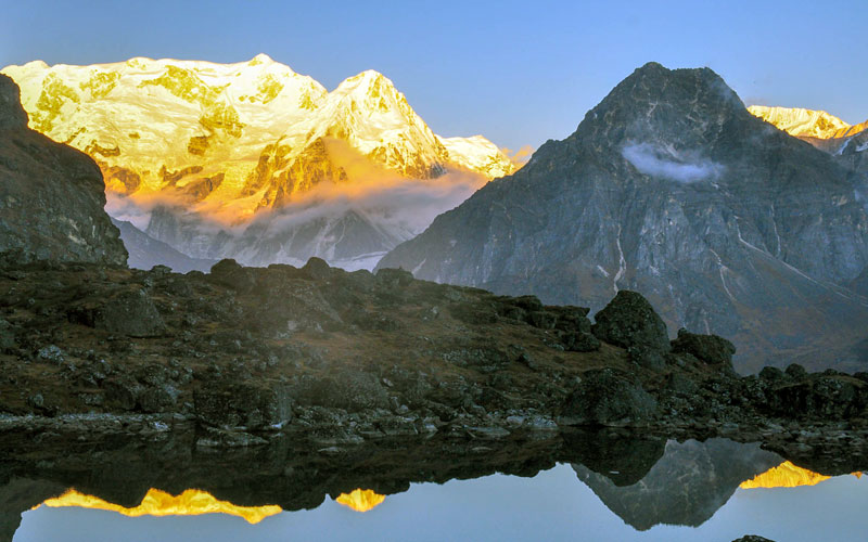 13 Nights - 14 Days Kanchenjunga Trek Tour