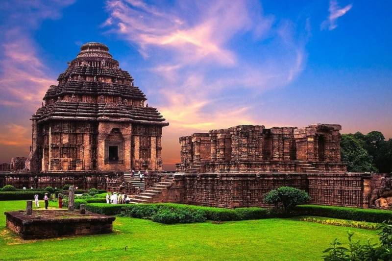2 Nights 3 Days Puri Chilka Bhubaneswar Tour Package