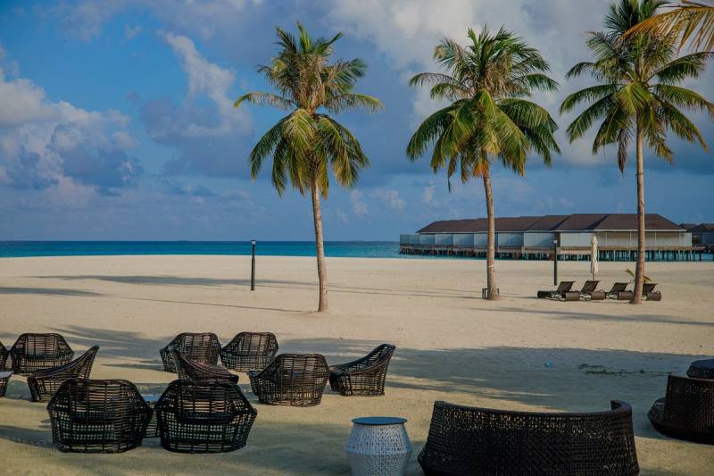 5 Nights Romantic Getaway At Brennia Kottefaru Resort - Maldives Tour