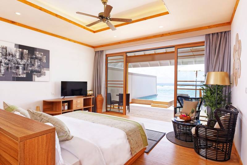 5 Nights Romantic Getaway At Brennia Kottefaru Resort - Maldives Tour