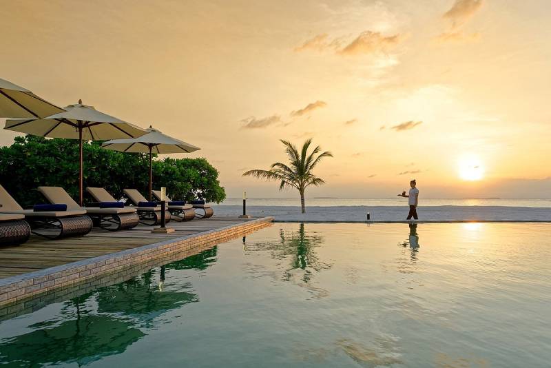 5 Nights Romantic Getaway At Brennia Kottefaru Resort - Maldives Tour