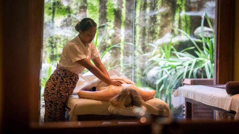 5 Nights Tropical Retreat At Adaaran Select Meedhupparu - Maldives Tour