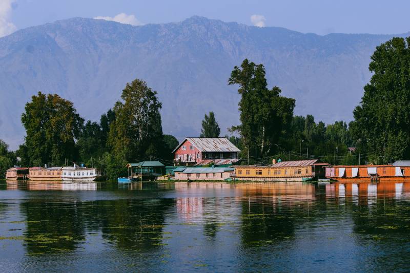 Peeks Into the Beauty of Kashmir for 3 Nights 4 Days