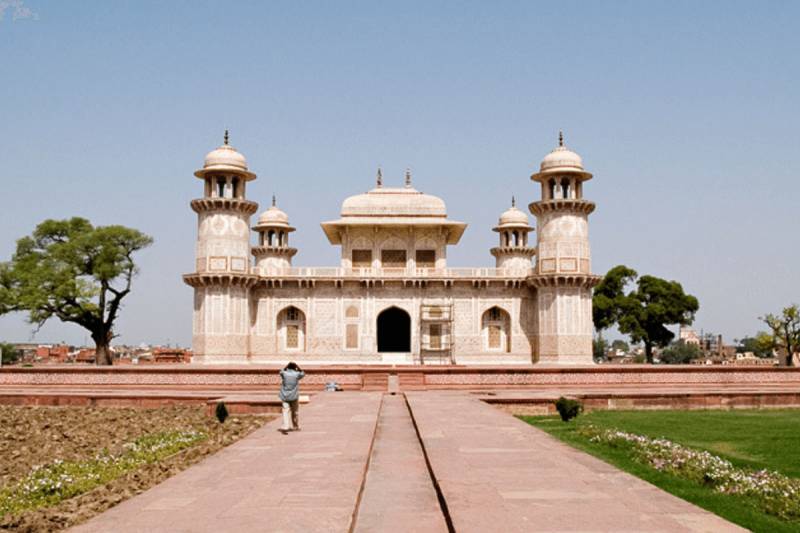 2 Days 5 Monuments Tour Guide in Agra Taj Mahal