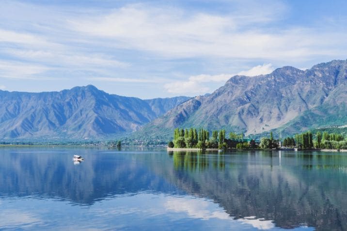 Kashmir Package For 6 Days And 5 Nights 3 Star 8 Persons