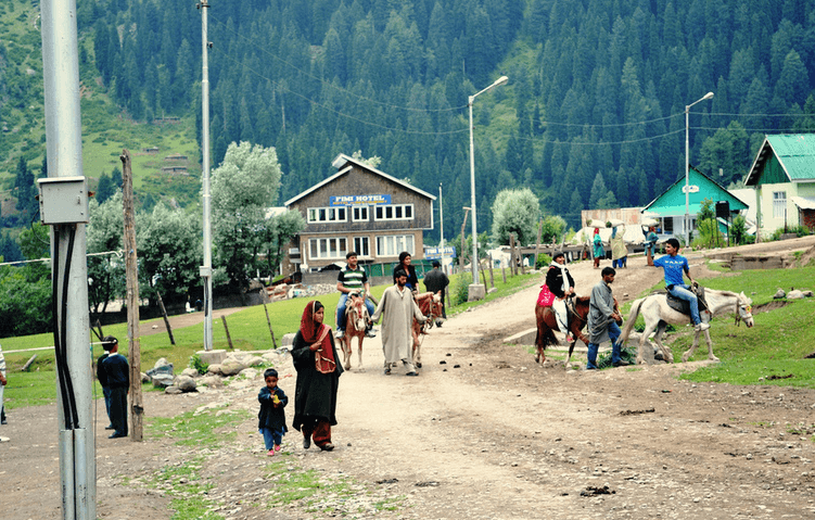 3N 4D Srinagar to Gulmarg Pahalgam Sonamarg Achabal and Verinag Lolab Valley Bangus Valley Trip