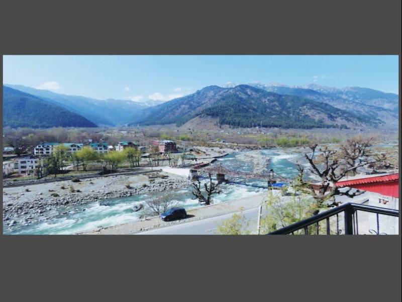 7n 8d - 2 Adult | 1 Child Kashmir Holiday Package