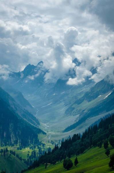 Super Deluxe Kashmir Tour Package For 4 Nights 5 Days