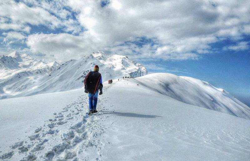 4 Nights - 5 Days Sar Pass Trek Tour