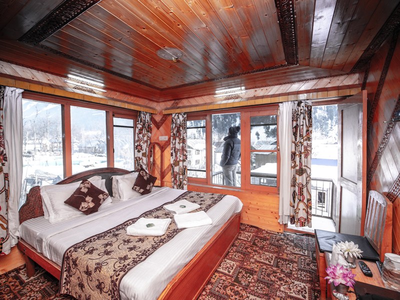 Semi Deluxe Paradise Kashmir Package 6N 7D