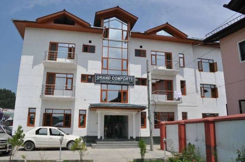 Super Deluxe Kashmir Tour Package 3N 4D