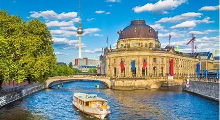 easyGotrip Presents: European Quintessence – Paris to Moscow Odyssey