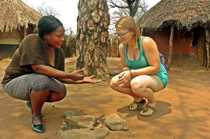 0n 1d: Mukuni Village Cultural Tour in Livingstone