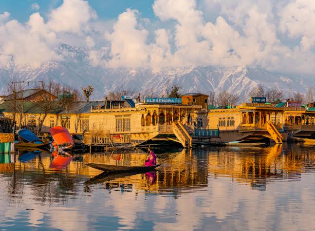 4 Nights 5 Days Kashmir Tour Package