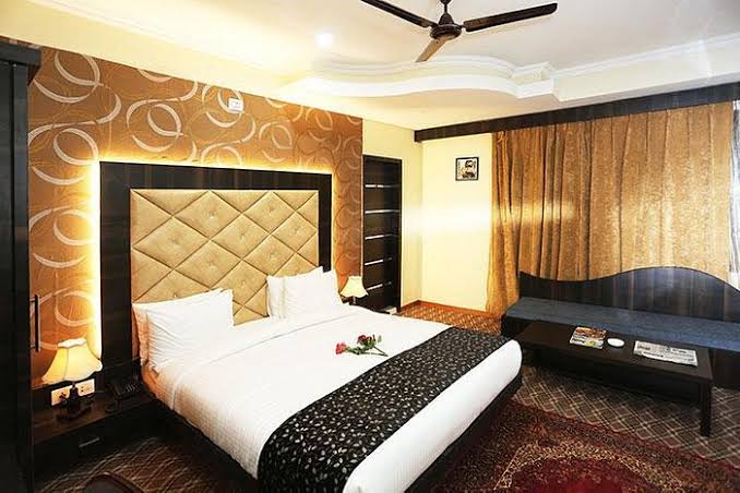 4 Nights 5 Days Kashmir Tour