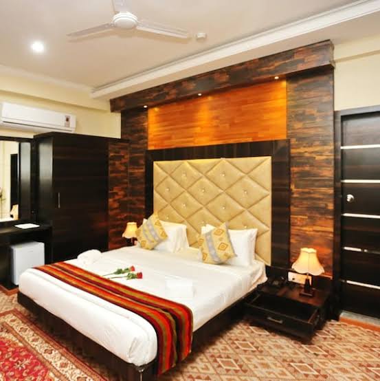 4 Nights 5 Days Kashmir Tour