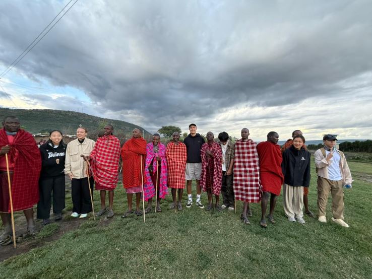 8 Days Masai Mara - Nakuru - Naivasha - Ol Pejeta - Amboseli Tour