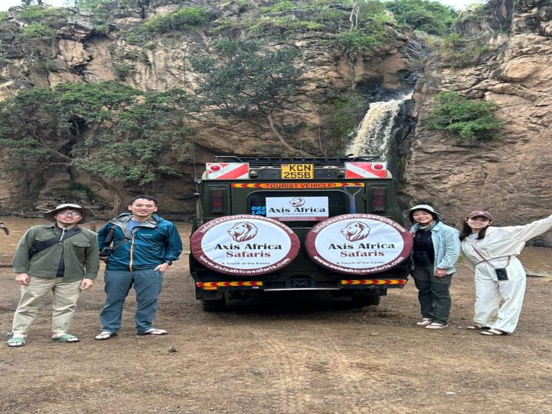 5 Days Lake Nakuru - Naivasha - Masai Mara Lodge Safaris Tour