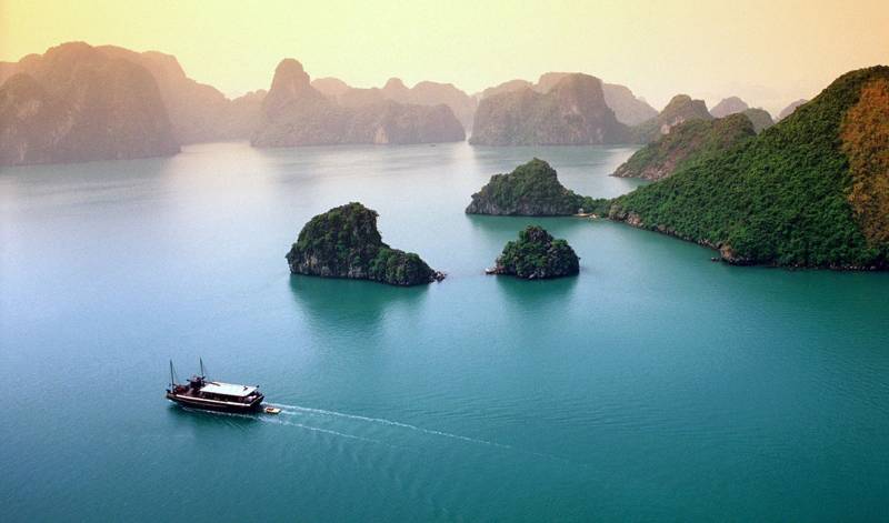 6N Vietnam With Hanoi - Ho Chi Minh - Halong Bay Cruise Tour