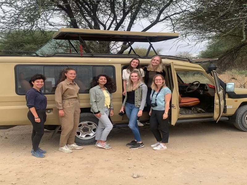 10 DAYS WILDEBEEST MIGRATION CROSSING MARA RIVER.