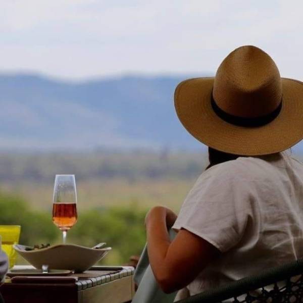 10 DAYS WILDEBEEST MIGRATION CROSSING MARA RIVER.