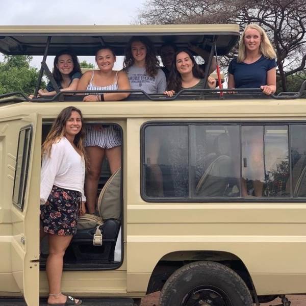 10 DAYS WILDEBEEST MIGRATION CROSSING MARA RIVER.